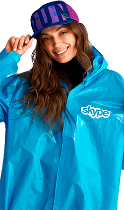 Дождевик-плащ с логотипом на груди для «Skype»