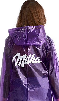 Дождевик-плащ с логотипом на спине для «Milka»
