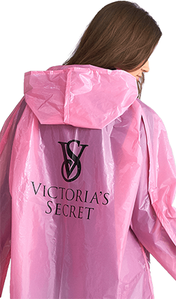 Дождевик-плащ с логотипом на спине для «Victoria's Secret»
