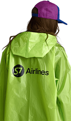 Дождевик-плащ с логотипом на спине для «S7 Airlines»